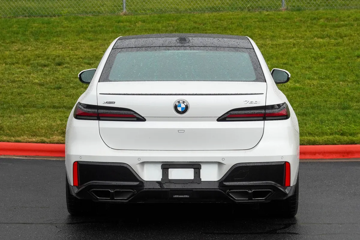 2023 BMW 7 Series 760i xDrive thumbnail 7