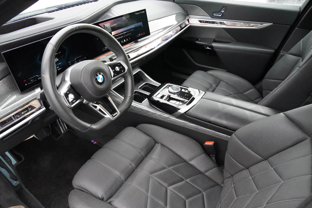 2023 BMW 7 Series 760i xDrive thumbnail 9