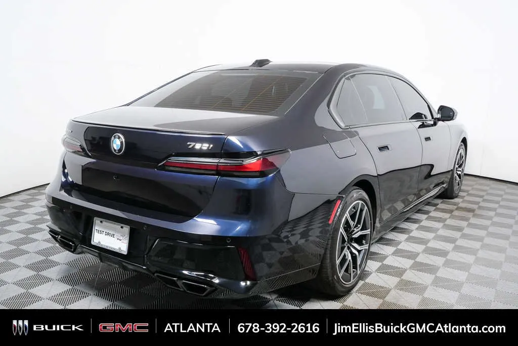 2023 BMW 760i xDrive 760i xDrive thumbnail 3