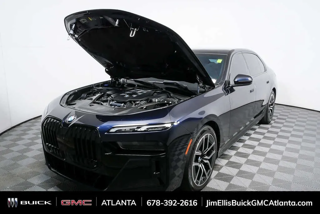 2023 BMW 760i xDrive 760i xDrive thumbnail 32