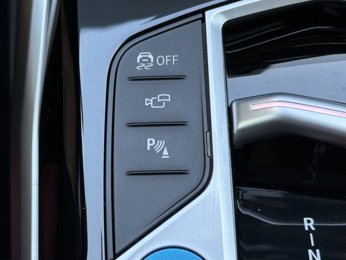 2023 BMW i4 eDrive35 thumbnail 11