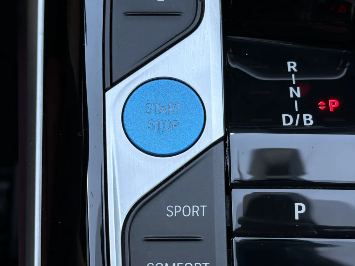 2023 BMW i4 eDrive35 thumbnail 12