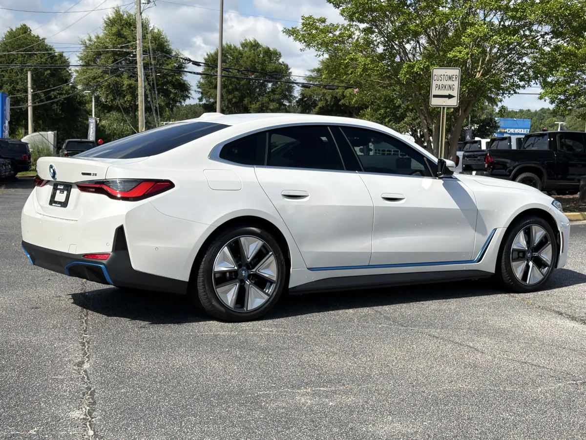 2023 BMW i4 eDrive35 thumbnail 31