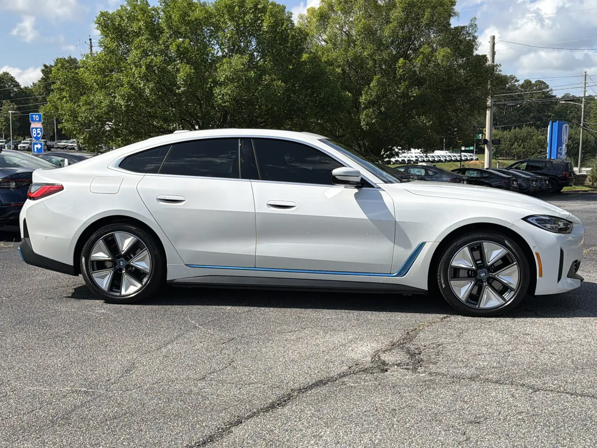 2023 BMW i4 eDrive35 thumbnail 32