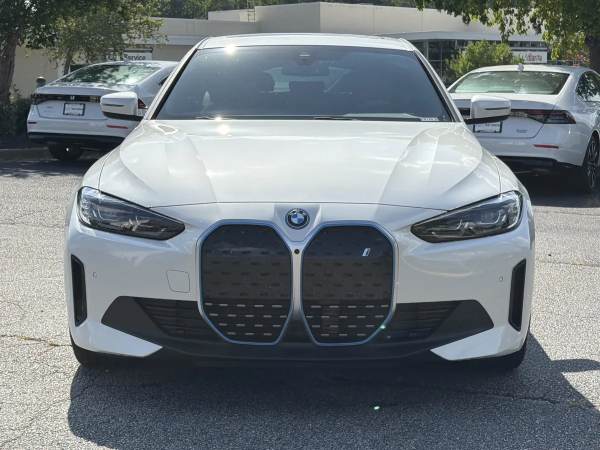 2023 BMW i4 eDrive35 thumbnail 33