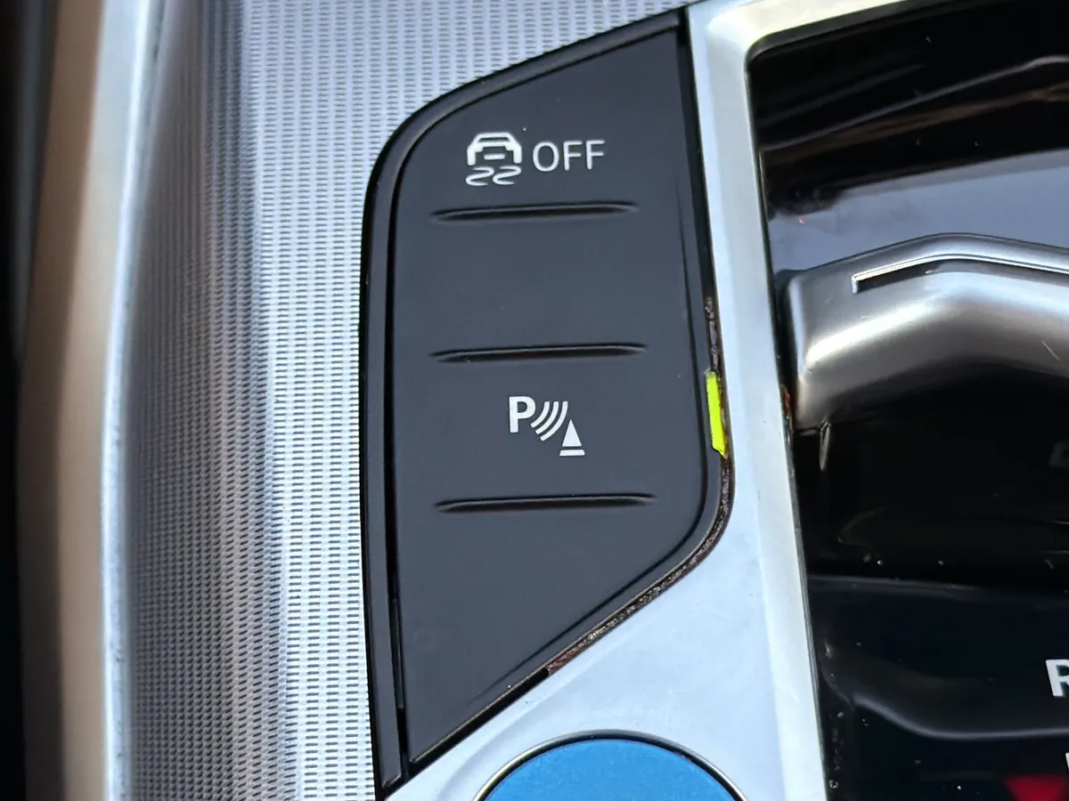 2023 BMW i4 eDrive35 thumbnail 10