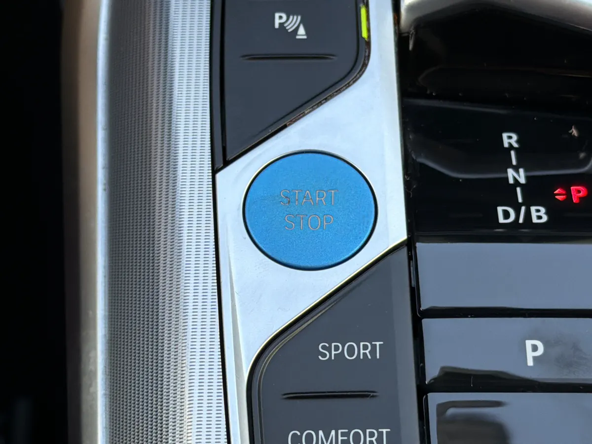 2023 BMW i4 eDrive35 thumbnail 11