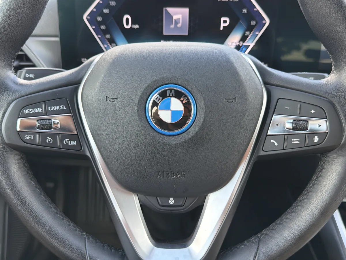 2023 BMW i4 eDrive35 thumbnail 12