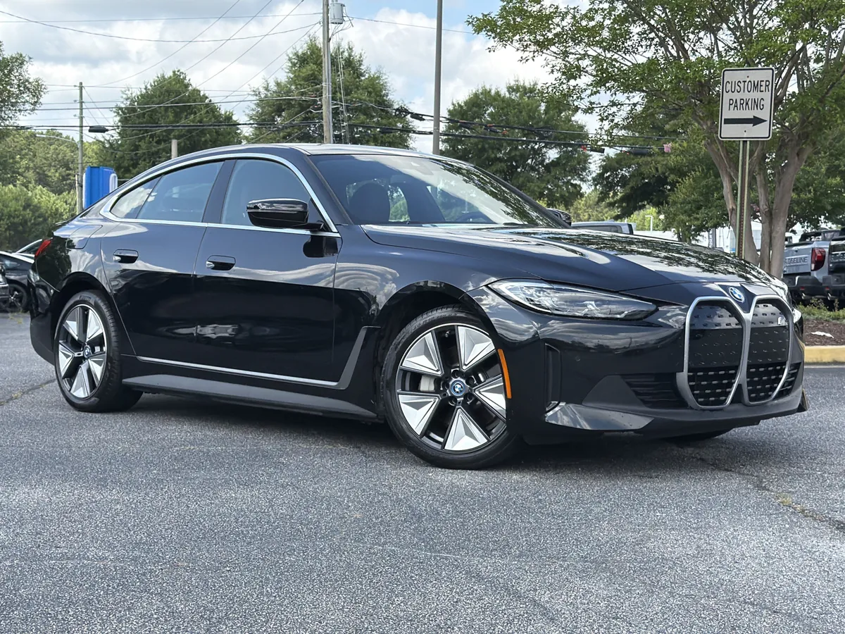2023 BMW i4 eDrive35 thumbnail 2