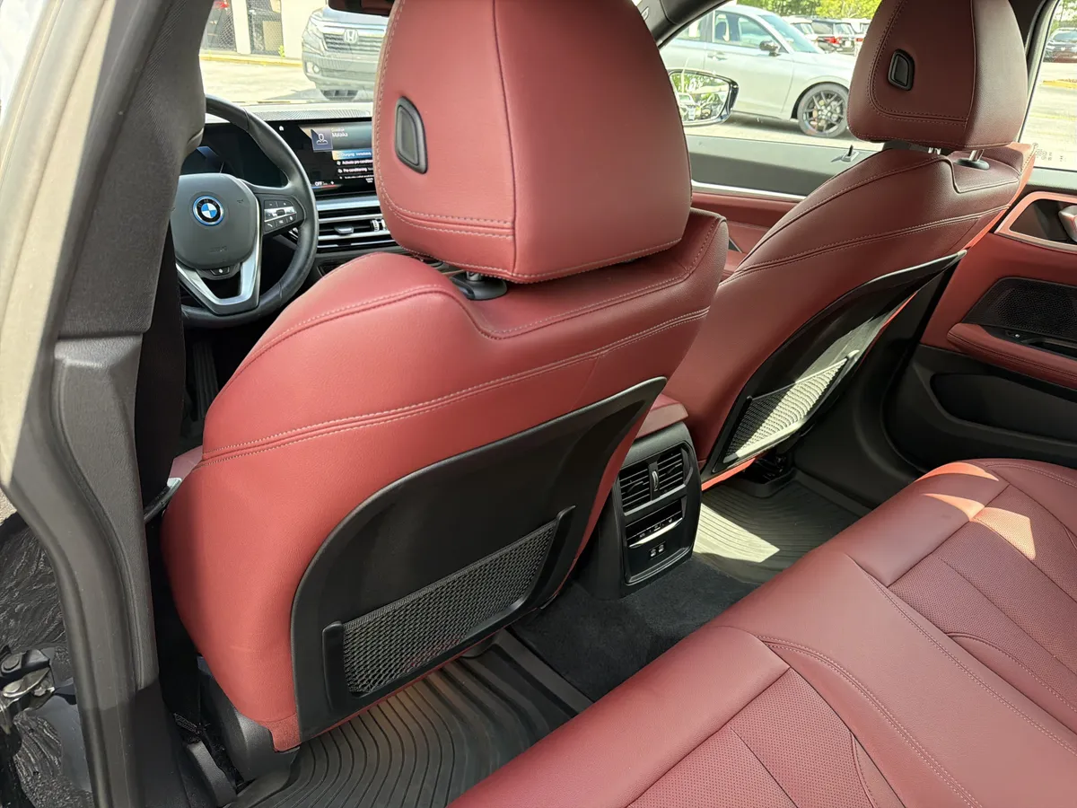 2023 BMW i4 eDrive35 thumbnail 21