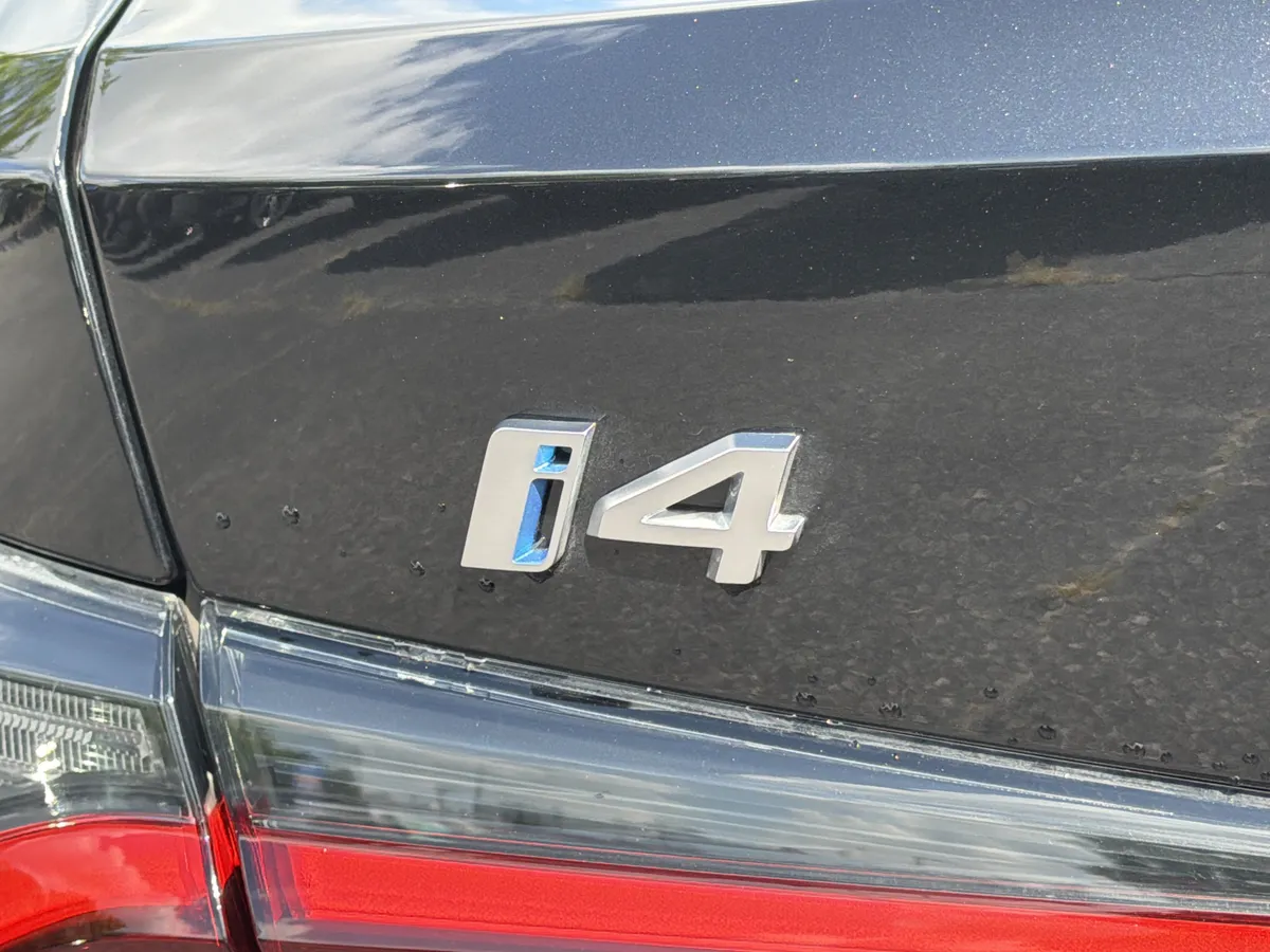 2023 BMW i4 eDrive35 thumbnail 28
