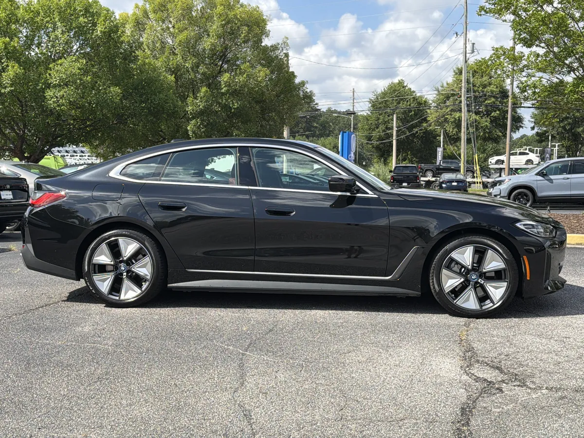 2023 BMW i4 eDrive35 thumbnail 30