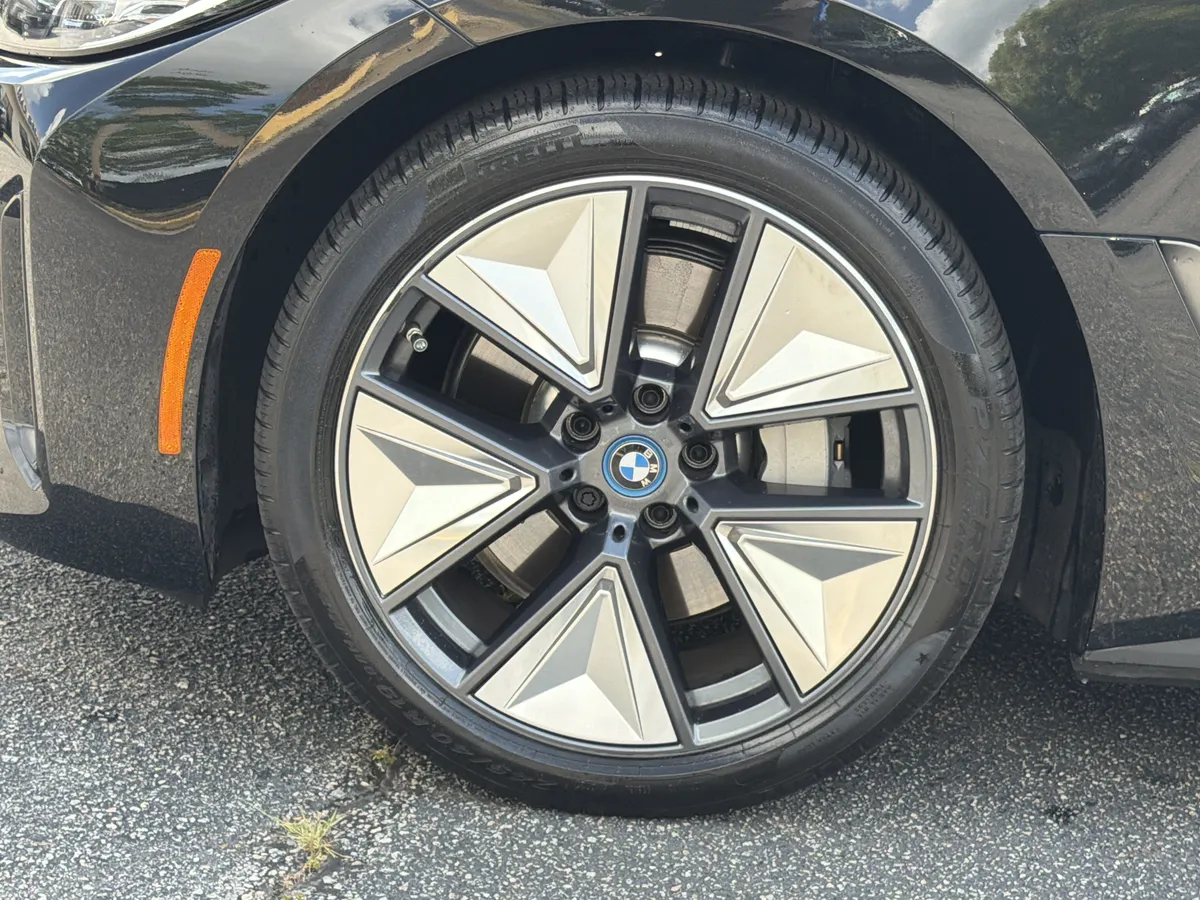 2023 BMW i4 eDrive35 thumbnail 32