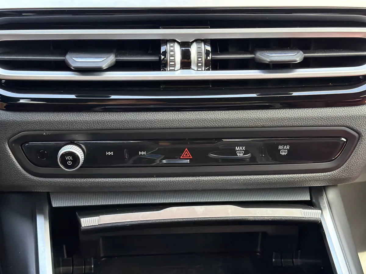 2023 BMW i4 eDrive35 thumbnail 6