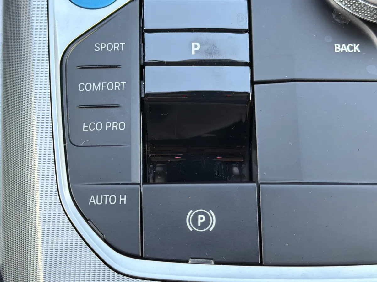 2023 BMW i4 eDrive35 thumbnail 9