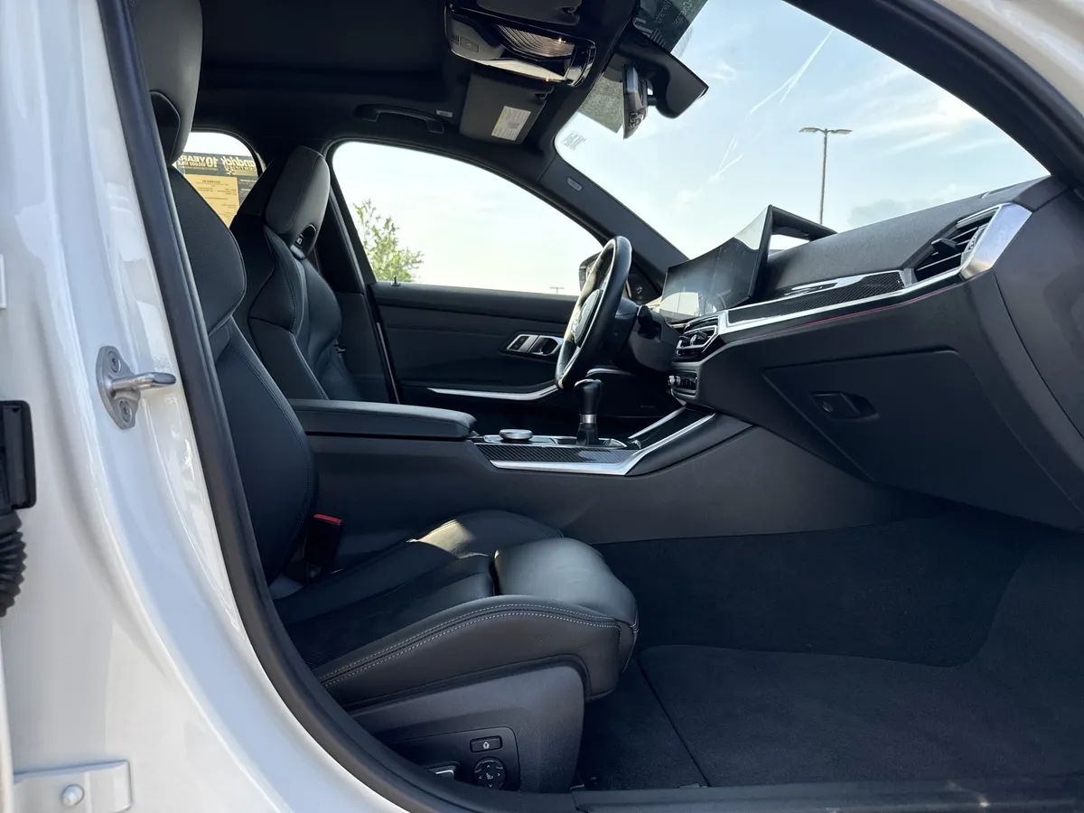 2023 BMW M3 thumbnail 31