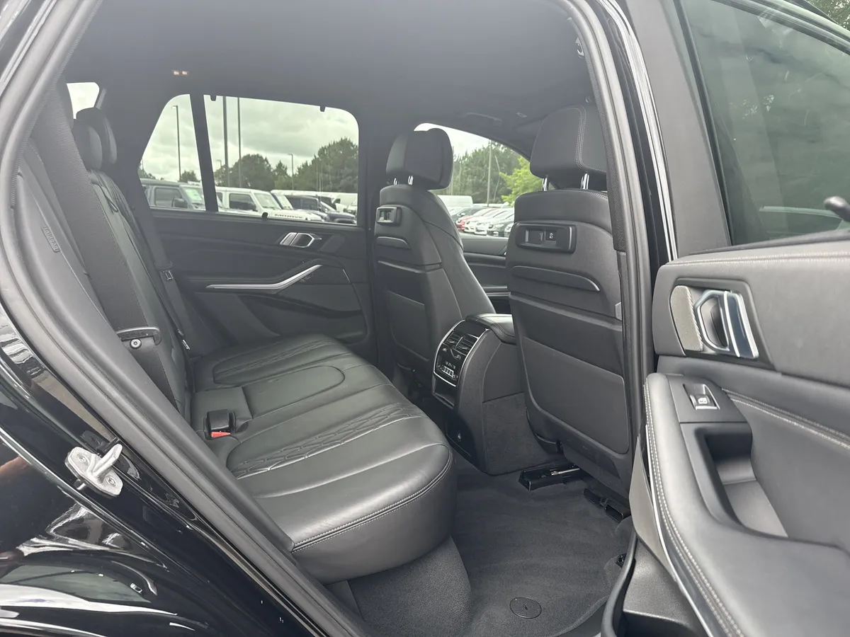 2023 BMW X5 M50i thumbnail 17