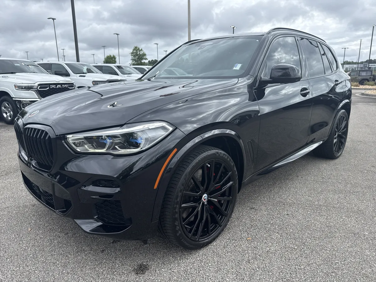 2023 BMW X5 M50i thumbnail 3