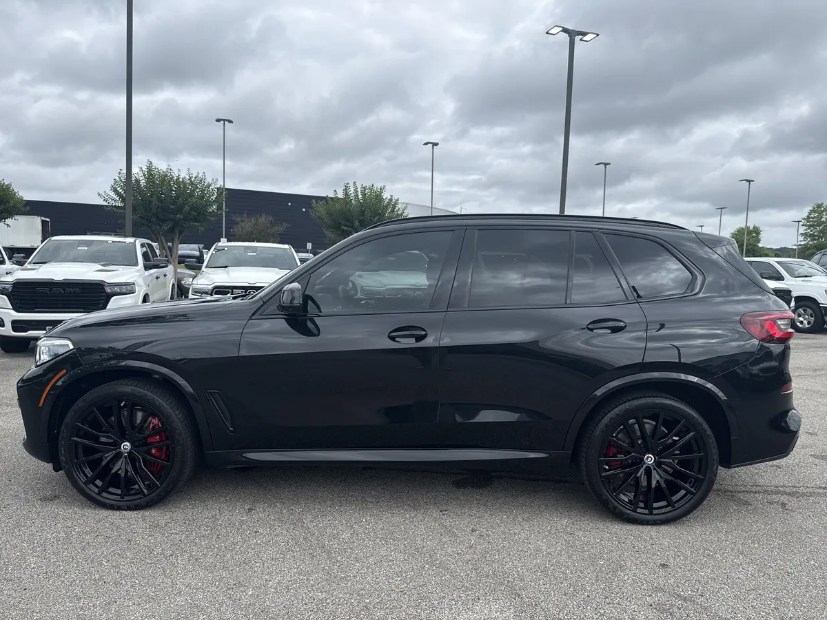 2023 BMW X5 M50i thumbnail 4