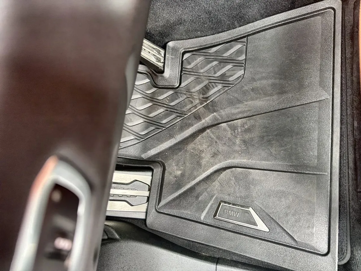 2023 BMW X5 M50i thumbnail 30
