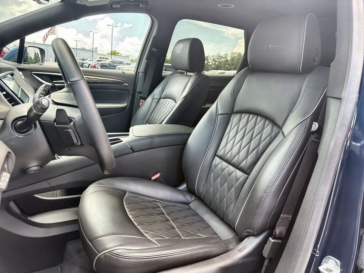 2023 Buick Enclave Avenir thumbnail 16