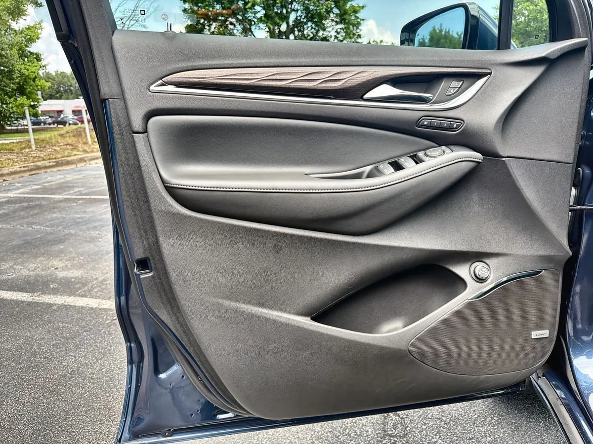 2023 Buick Enclave Avenir thumbnail 18