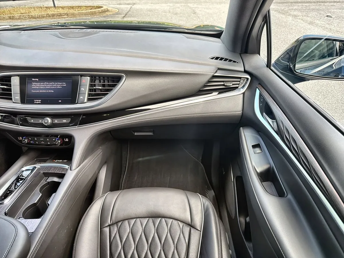 2023 Buick Enclave Avenir thumbnail 24
