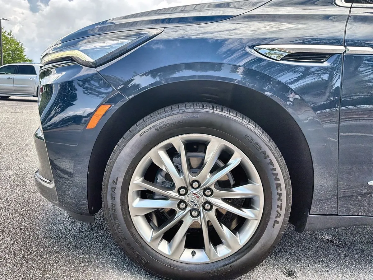 2023 Buick Enclave Avenir thumbnail 28