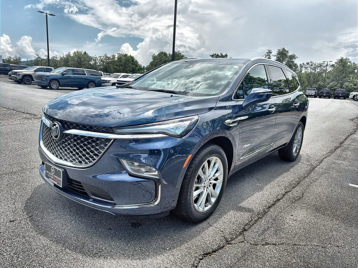2023 Buick Enclave Avenir thumbnail 4