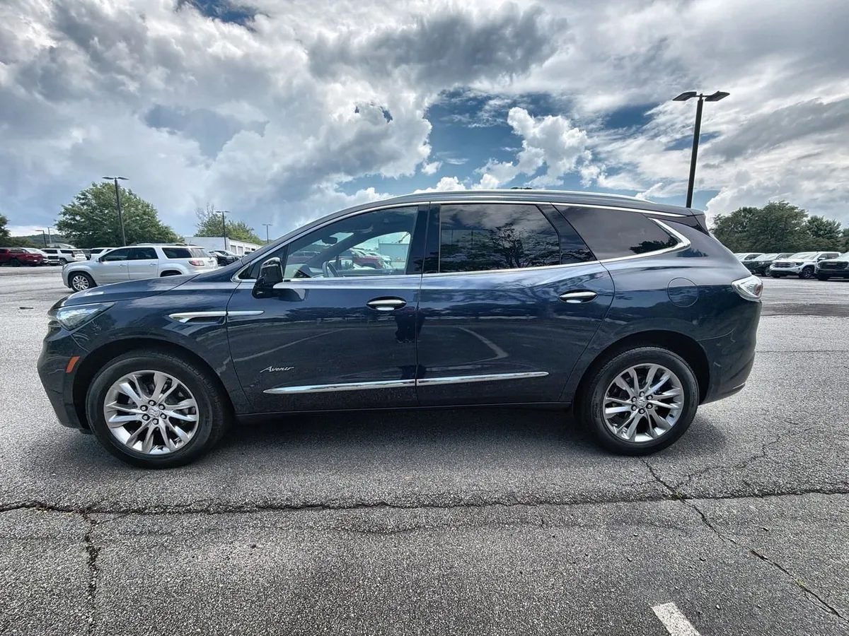 2023 Buick Enclave Avenir thumbnail 5