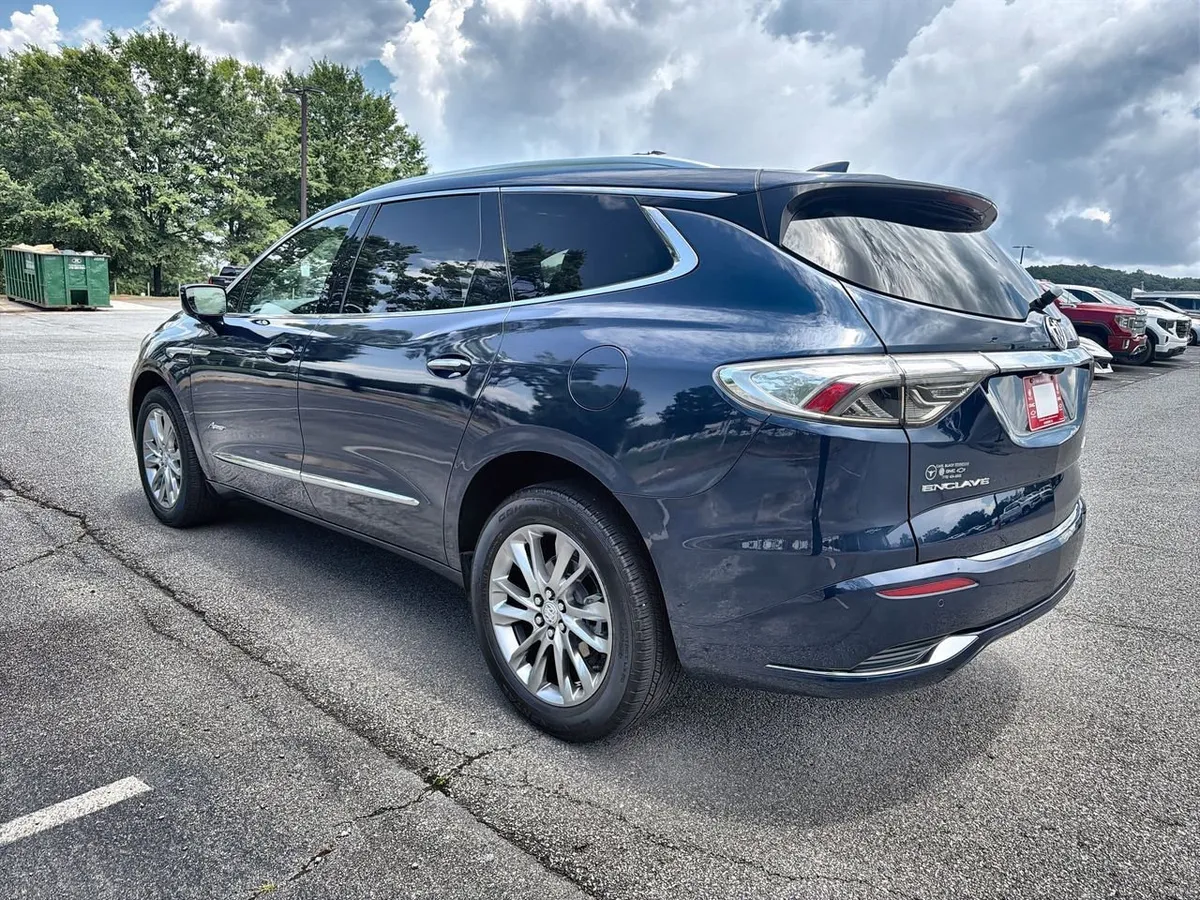 2023 Buick Enclave Avenir thumbnail 6