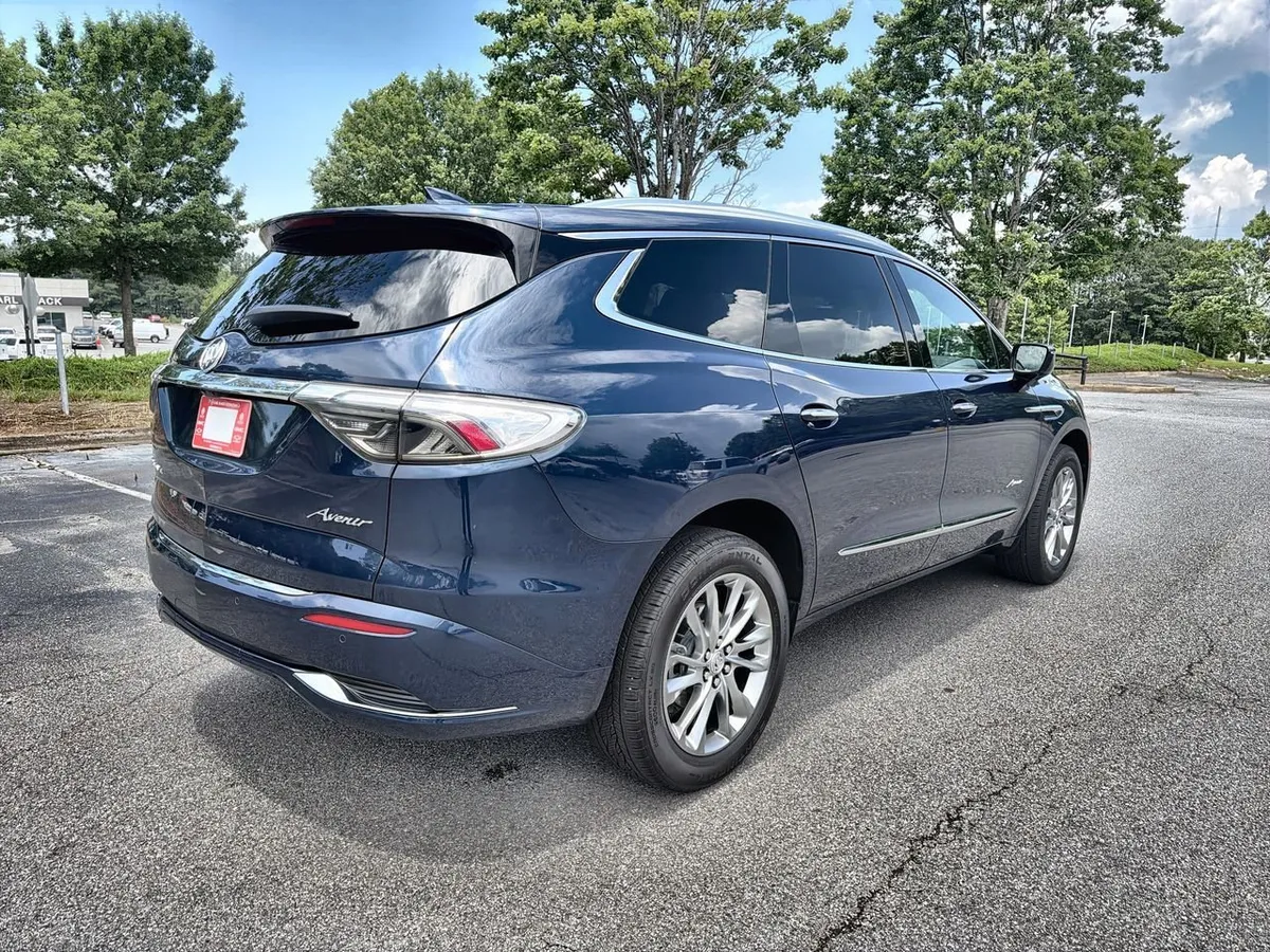 2023 Buick Enclave Avenir thumbnail 8