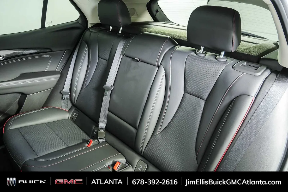 2023 Buick Envision Essence thumbnail 17