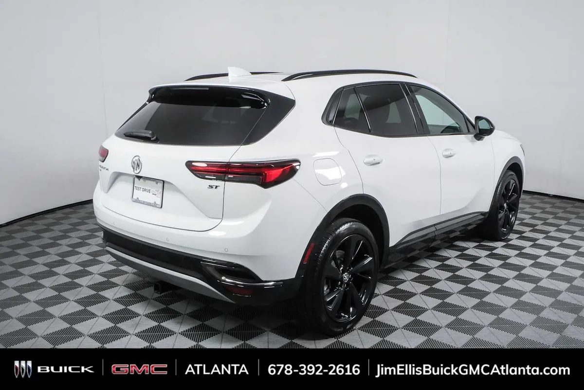 2023 Buick Envision Essence thumbnail 3