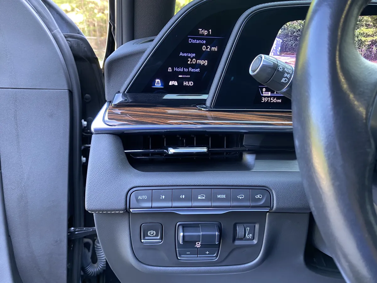 2023 CADILLAC Escalade 4WD Premium Luxury thumbnail 17