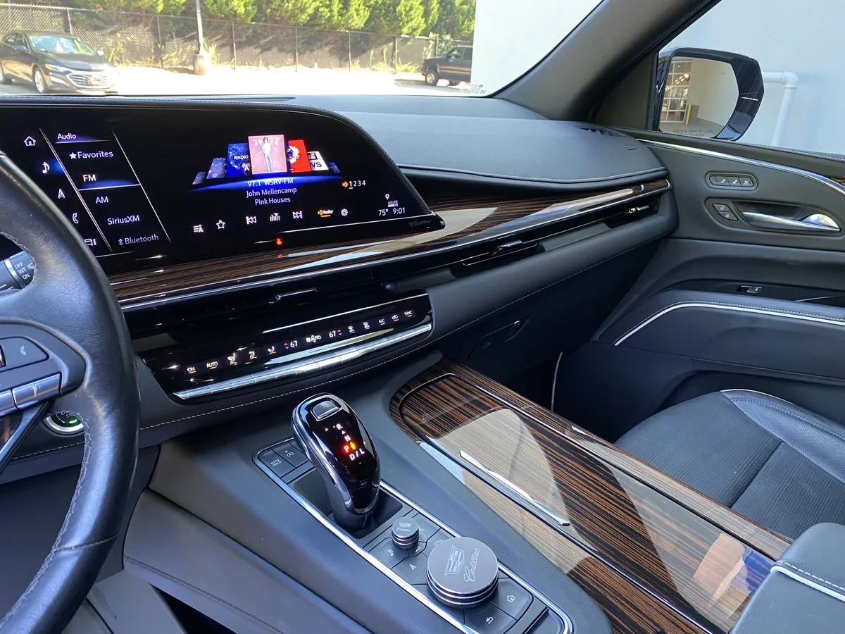 2023 CADILLAC Escalade 4WD Premium Luxury thumbnail 24