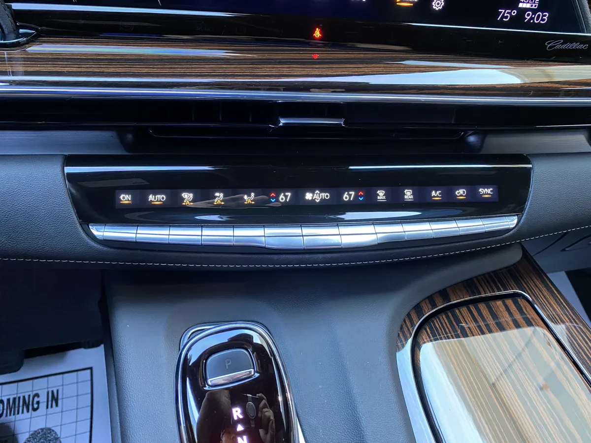 2023 CADILLAC Escalade 4WD Premium Luxury thumbnail 29