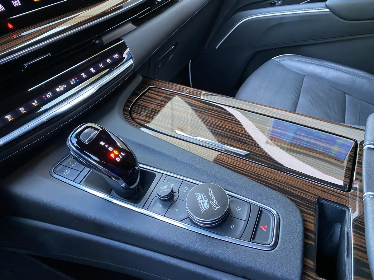 2023 CADILLAC Escalade 4WD Premium Luxury thumbnail 30