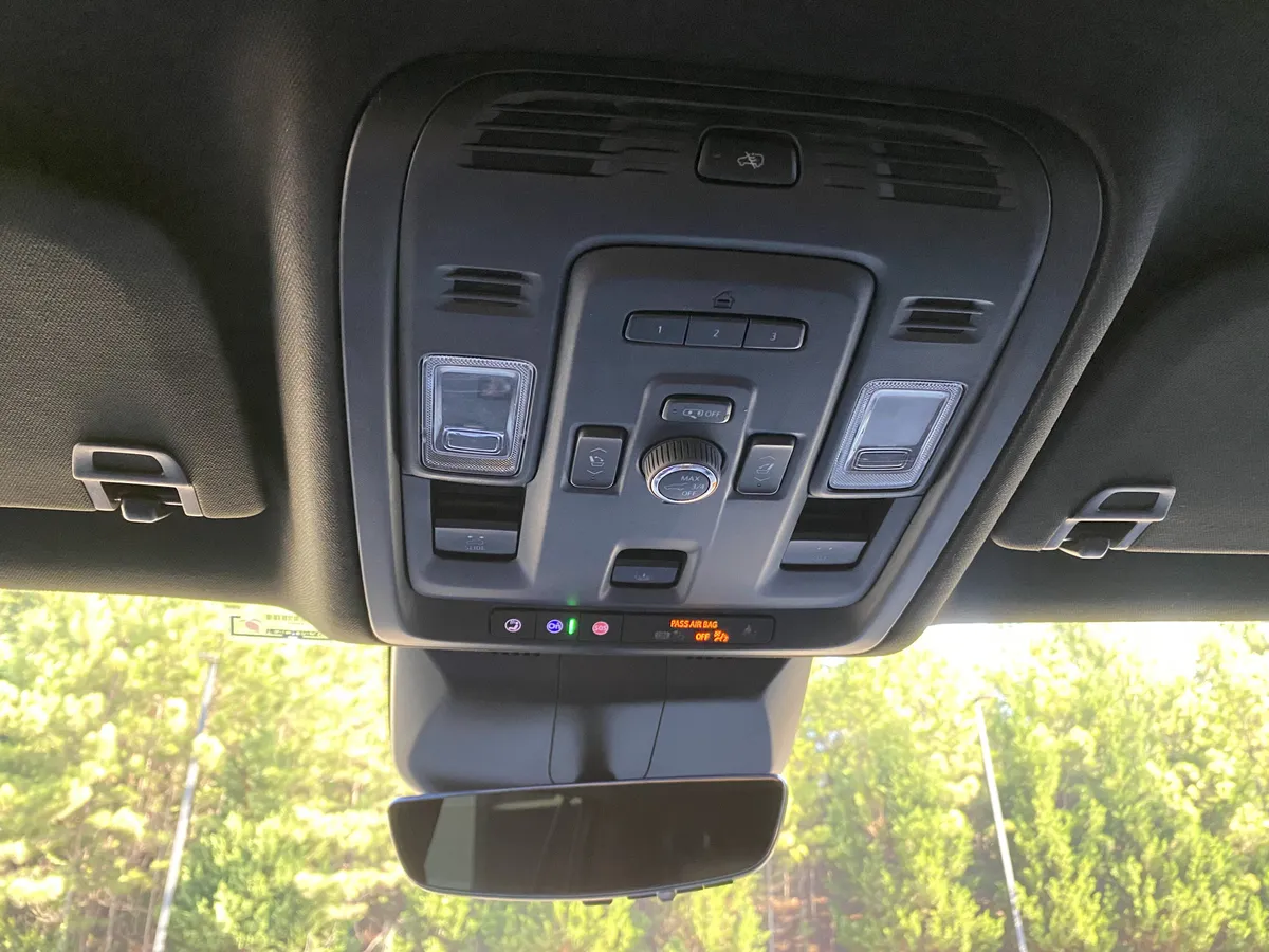 2023 CADILLAC Escalade 4WD Premium Luxury thumbnail 32