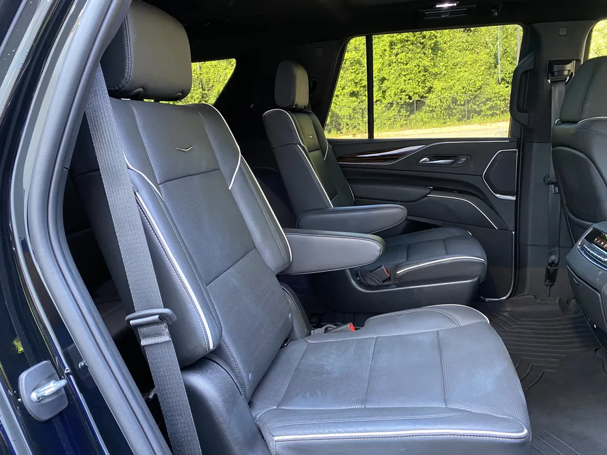 2023 CADILLAC Escalade 4WD Premium Luxury thumbnail 37