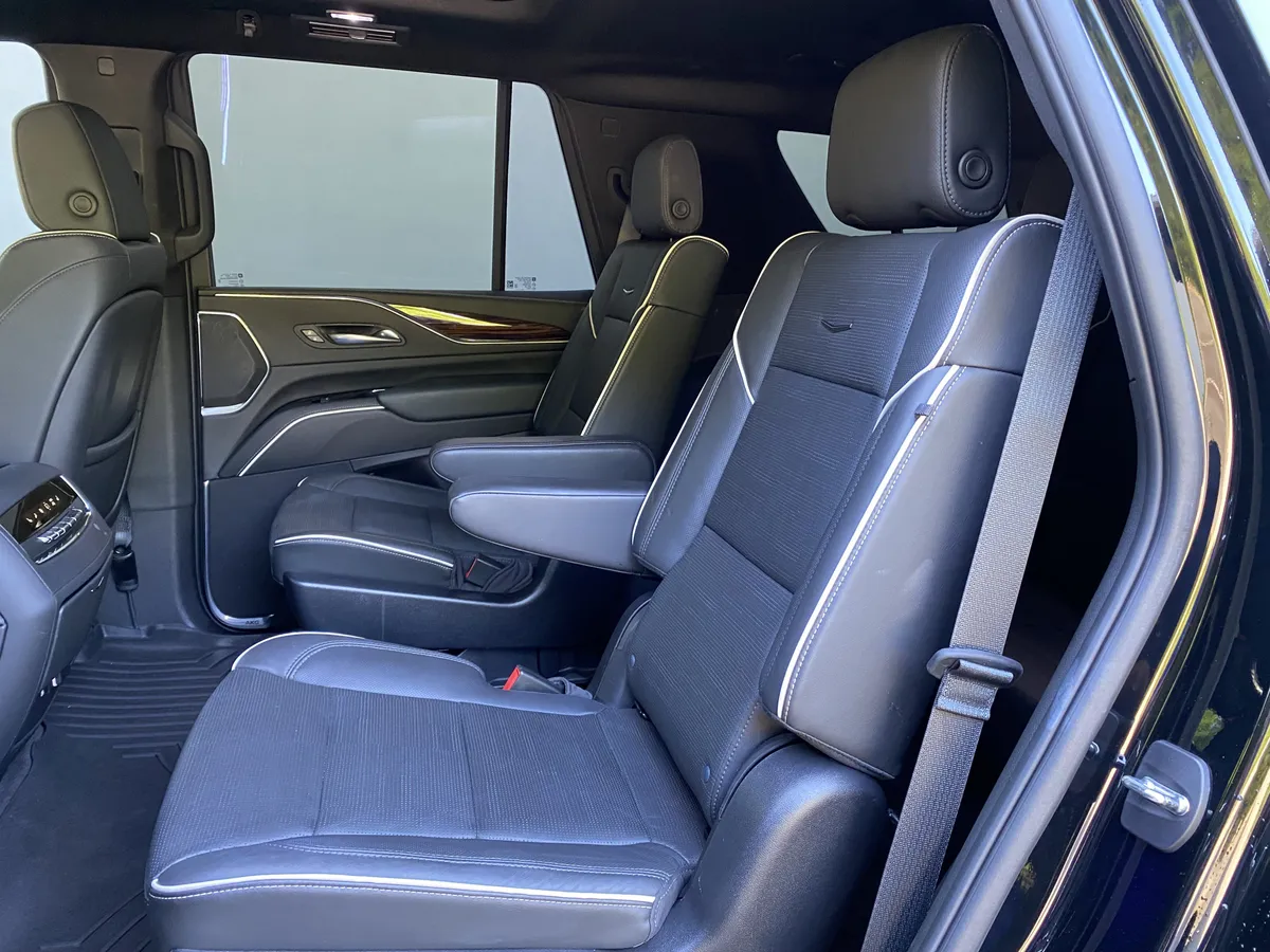 2023 CADILLAC Escalade 4WD Premium Luxury thumbnail 38