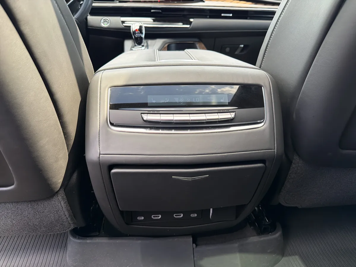 2023 CADILLAC Escalade 4WD Sport Platinum thumbnail 22