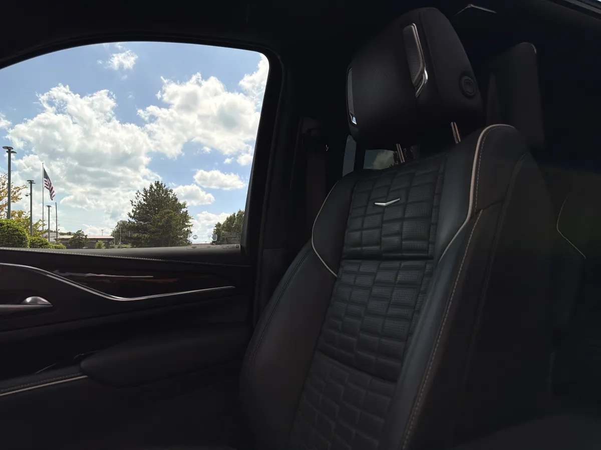 2023 CADILLAC Escalade 4WD Sport Platinum thumbnail 25