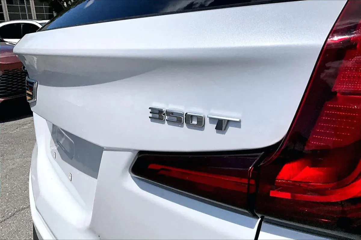 2023 Cadillac XT4 FWD Luxury thumbnail 10