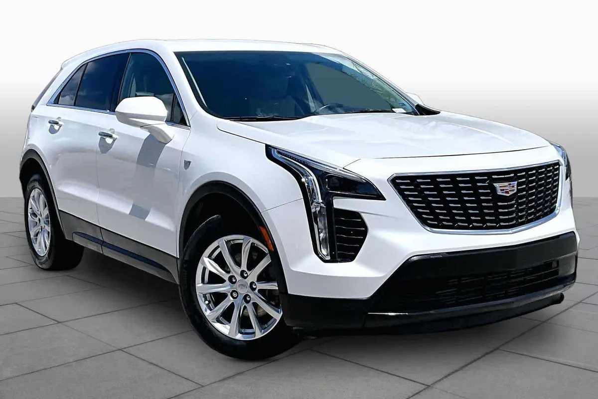 2023 Cadillac XT4 FWD Luxury thumbnail 3
