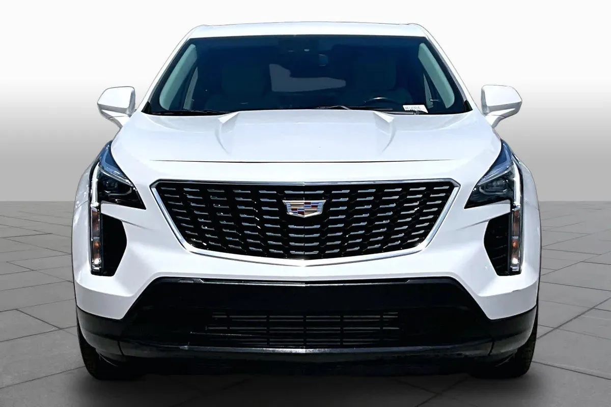 2023 Cadillac XT4 FWD Luxury thumbnail 4