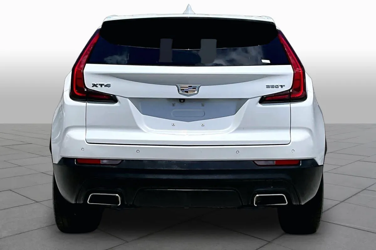 2023 Cadillac XT4 FWD Luxury thumbnail 5