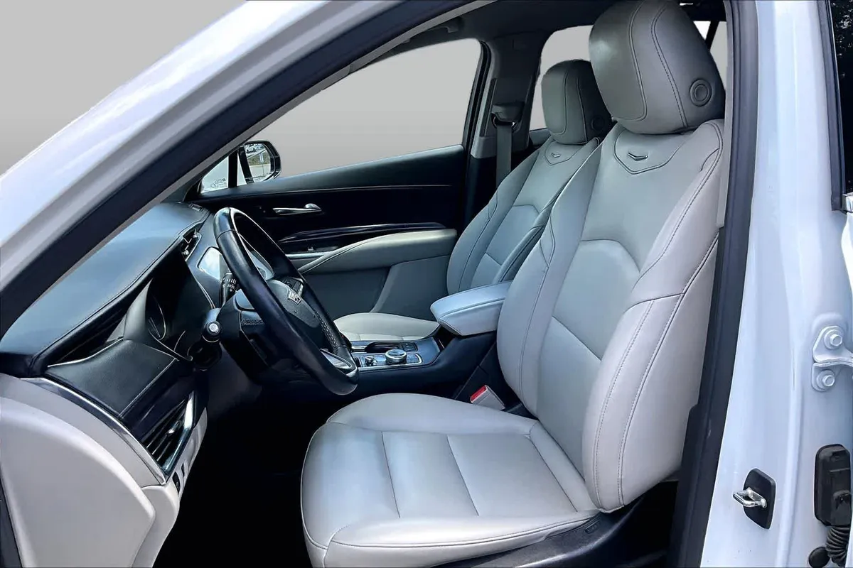 2023 Cadillac XT4 FWD Luxury thumbnail 8