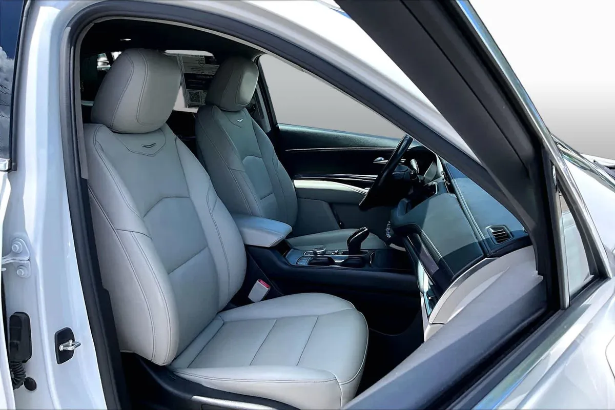 2023 Cadillac XT4 FWD Luxury thumbnail 9