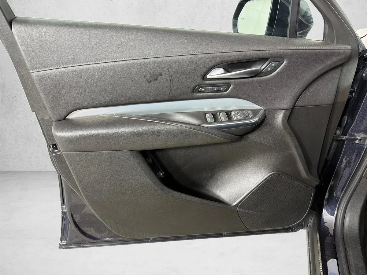 2023 Cadillac XT4 FWD Premium Luxury thumbnail 10